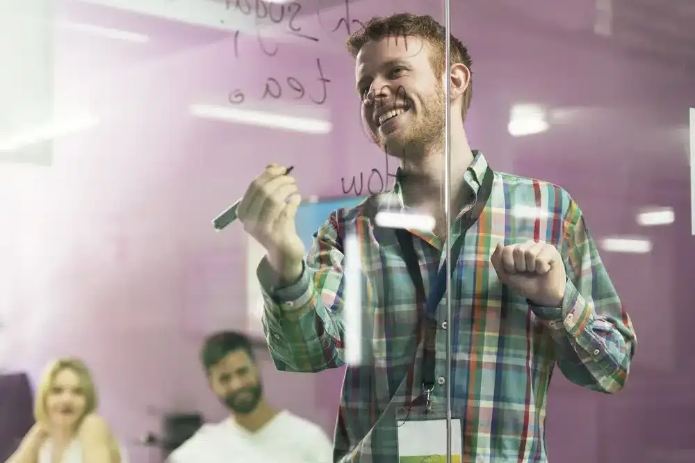 Whiteboard vs Glassboard
